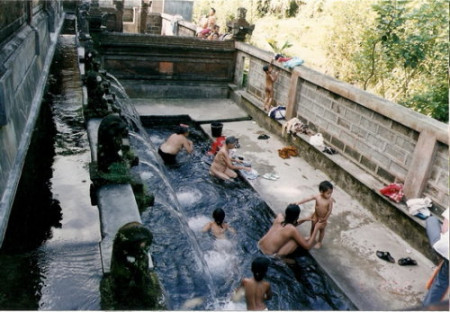 实拍巴厘岛男女的裸浴<em>风俗</em>(组图)_新浪上海_新