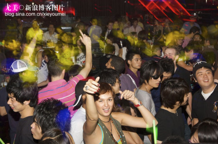 上海夜吧里的<em>男人女人</em>中国人外国人(2)_新浪上