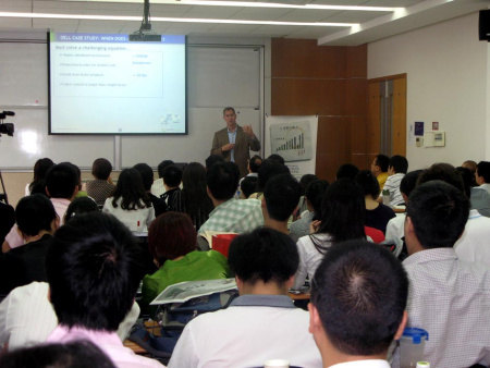 Stephen Cook做客交大MBA课程 Stephen Cook做客交大MBA课程