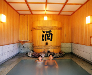 与于丹探秘日本<em>男女</em>混浴<em>温泉</em>乡(2)_新浪<em>上海</em>