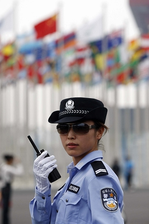 世博最具气质<em>女警</em>见镜头脸就红 <em>照片</em>网上流传