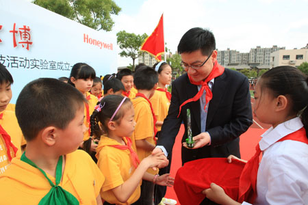 ... 中心小学学生描绘心中的美好城市_新浪上海_新浪网