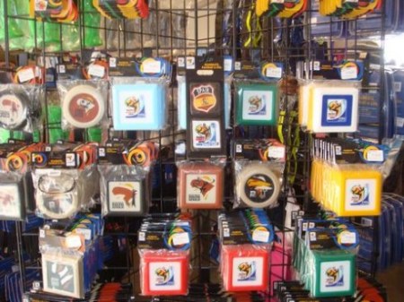 在南非淘世界杯官方纪念品 价高品种少_新浪上海_新浪网