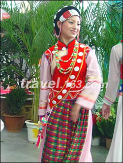 怒江美女村 面红耳赤看<em>男女共浴</em>(2)_新浪<em>上海</em>_