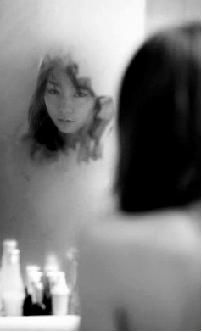 人大<em>女生</em>做<em>裸体</em>模特维持学业 家里房子曾遭强