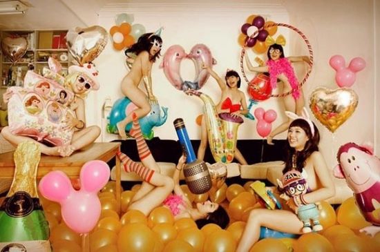 <em>人体摄影</em> 炫彩缤纷<em>少女</em>的伊甸园_新浪上海_新