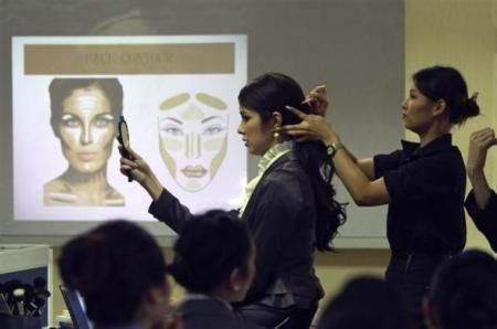 <em>泰国</em>当上第三性<em>空姐</em>的人妖(2)_新浪上海_新