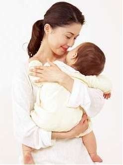 晚上进行<em>母乳喂奶</em>的最适宜姿势_新浪上海_新
