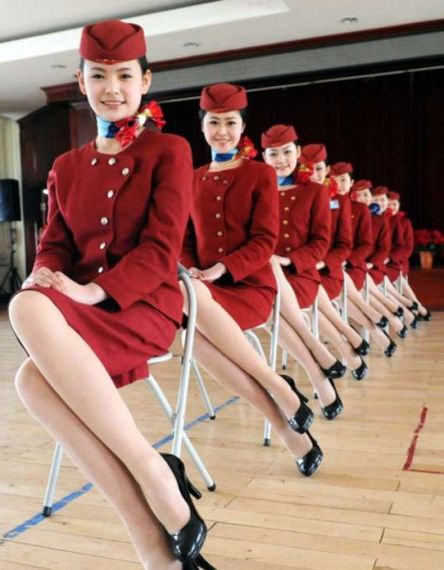 <em>空姐</em>招聘苛刻似选秀:量身高须脱掉<em>丝袜</em>(图)_