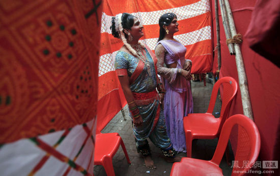 艾滋病日:孟买红灯区性工作者的这一天