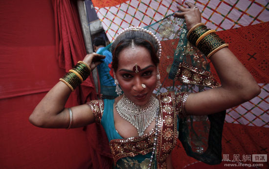 艾滋病日:孟买红灯区性工作者的这一天