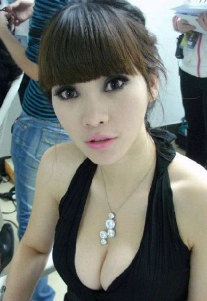 盘点2011年胸霸<em>天下</em>的十大女星(2)_新浪上海_