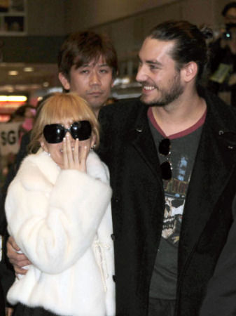  滨崎步老公 推特回应离婚消息(图)_新浪上海_新