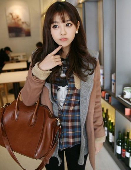 <em>马甲配</em>长款<em>毛衣</em>很显嫩 <em>格子衬衫</em>打底简洁大方