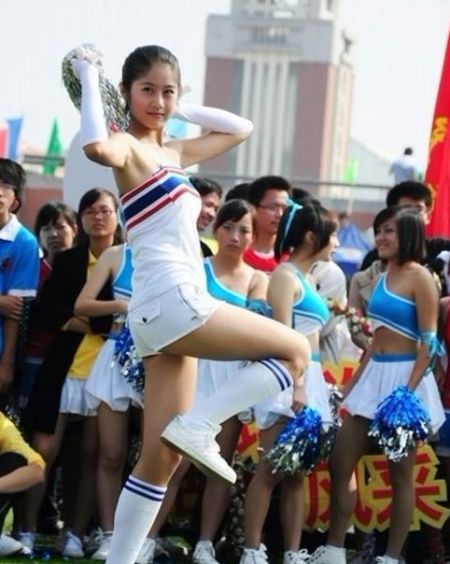 <em>集美大学</em>池方圆被奉为清新<em>女神</em> 啦啦宝贝照大