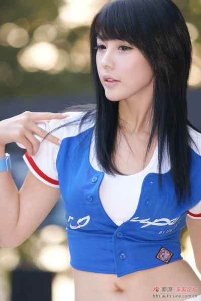 韩国三大车模之清丽性感李智友_汽车频道