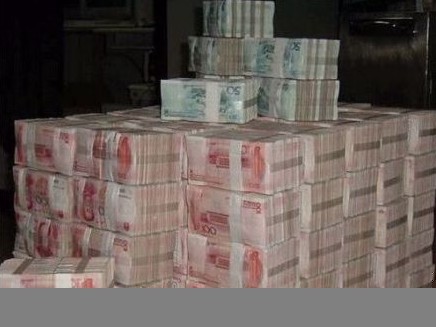 双色球2.6亿巨奖 现金重达3吨重(图)