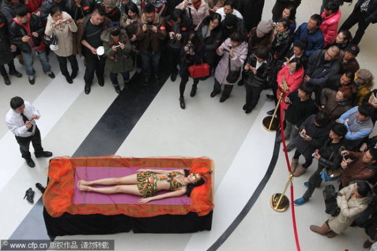 大连美食节推出<em>人体</em>宴 秀色可餐(图)(4)_新浪