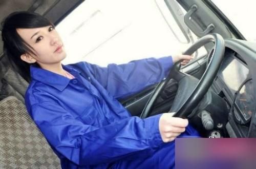 最<em>美女</em>司机蓝领妹走红 网友正在积极人肉_新浪