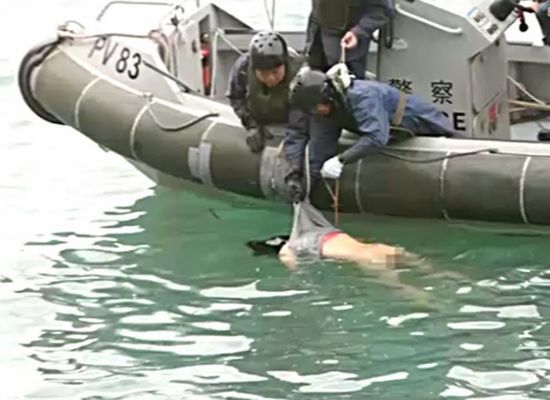 出租车内<em>车震</em>完+女白领半裸浮尸(图)