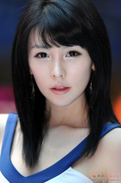 韩国顶级车模李 智友美艳写真全集_汽车频道