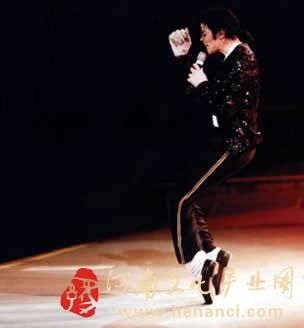 杰克逊逝世三周年 看迈克尔杰克逊太空步教学