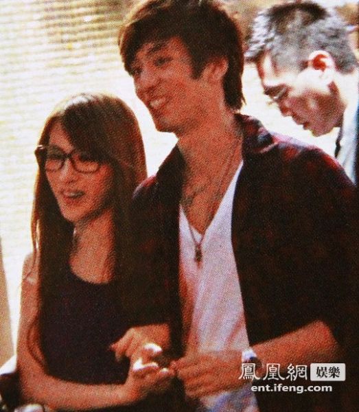 港媒曝嫩模<em>陈静仪</em>与陈伟成拍床戏<em>假戏真做</em>[高