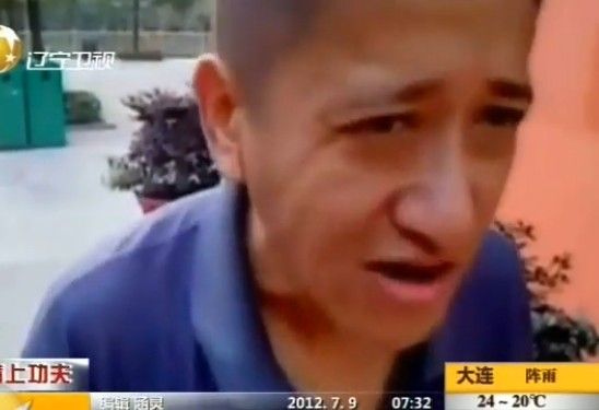  配音帝 :扫地大叔一口大片配音腔_新浪上海_
