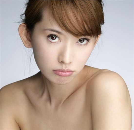 河南版林志玲被批 林志玲裸妆照惊艳(图)(5)