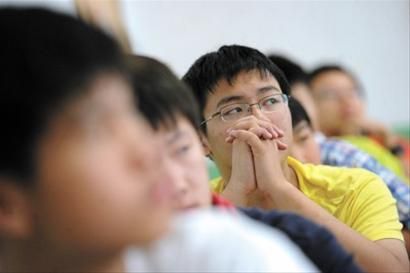 60位“小男子汉”昨日来到市八中学“男生班”报到 晚报 何雯亚 现场图片 60位“小男子汉”昨日来到市八中学“男生班”报到 晚报 何雯亚 现场图片
