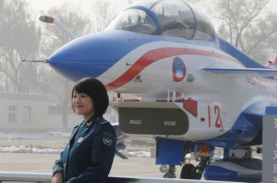 歼10<em>女飞行员</em>诞生:余旭<em>成为</em>第一名<em>女飞行员</em>(多