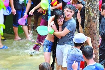 海南嬉水节多名女子<em>遭性侵</em> 涉案多为未成年人