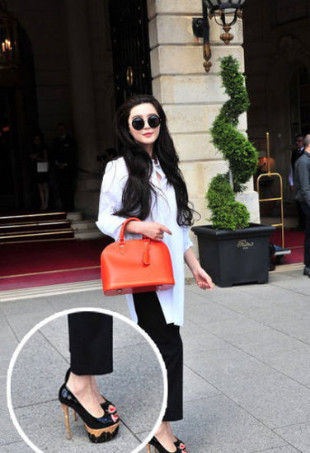 最爱黑色木底鞋 范冰冰换衣不换鞋 - <em>女孩</em>部落