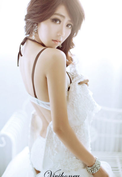 氧气<em>美女</em>薄纱<em>性感</em>私房 梦幻喷血激情_情感花边