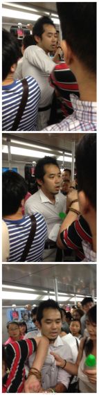 网友“葛力Ryge”发微博称男子偷拍 网友“葛力Ryge”发微博称男子偷拍