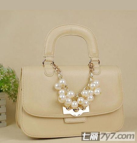 今年秋冬流行什么包 英伦复古包绝不可少