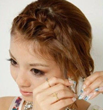 刘海蜈蚣辫子的编法图解 短发也能甜美_美容服