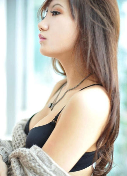 绝色MM性感诱惑私房白皙美胸火辣秀_情感花边_时