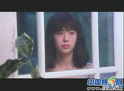 王祖贤清纯旧照 穿<em>黑丝袜</em>秀修长<em>美腿</em>(图) (3)_新