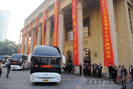 肩负着全市182万党员的信任,承载着全市人民的重托,上海市出席中国共产党第十八次全国代表大会代表今日上午启程赴京 肩负着全市182万党员的信任,承载着全市人民的重托,上海市出席中国共产党第十八次全国代表大会代表今日上午启程赴京