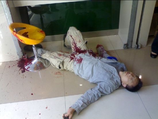 案发现场受害人满身是血 案发现场受害人满身是血