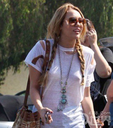 <em>如何打扮自己的头发</em> 学习日常简单随性发型_时