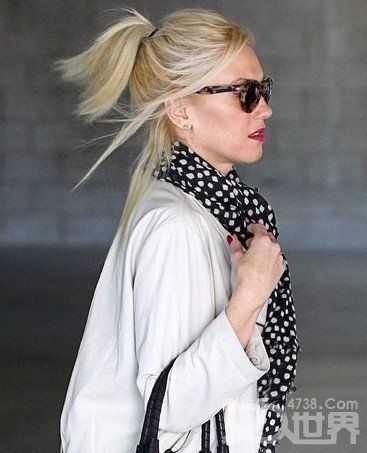 <em>如何打扮自己的头发</em> 学习日常简单随性发型_时