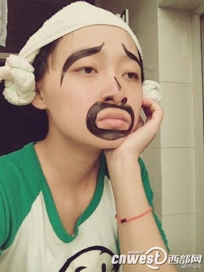 鬼脸<em>妹子</em>犯二图 <em>一个人</em>在寝室的下场(多图)_新