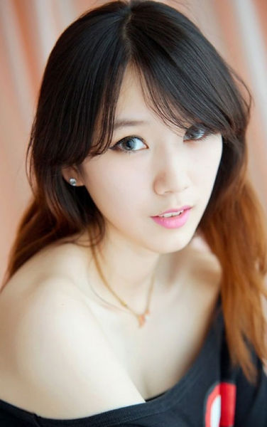温柔<em>美女性感私房</em>写真 楚楚动人惹人怜_情感花