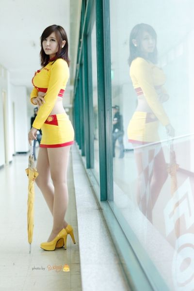 <em>韩国美女</em>车模柳智慧丰胸翘臀_上海车市_上海