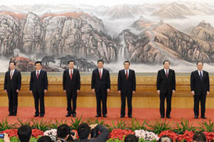 新一届中央政治局常委同中外记者见面