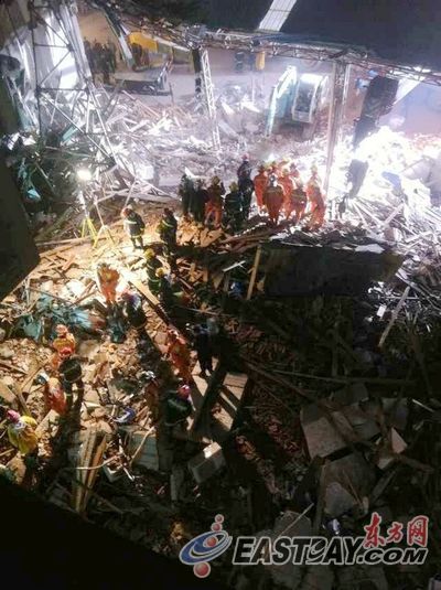 消防、安监、医疗等部门正在事故现场展开救援 消防、安监、医疗等部门正在事故现场展开救援