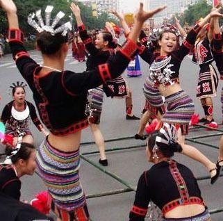不同民族春节的习俗 看各具特色的文化盛宴(4