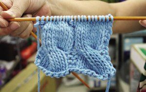 万元爱马仕<em>毛衣</em>自己织 上海弄堂手工<em>编织</em>铺_沪